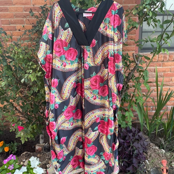 Featherbed • Vtg • 1960’s • Floral • Satin • Black/Red • Large •Kaftan Nightgown